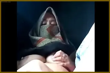 Bokep Indo Mama Muda Jilbab Cantik Colmek Sange