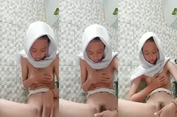 Gadis Cantik Pasrah Goyang Kasur Threesome