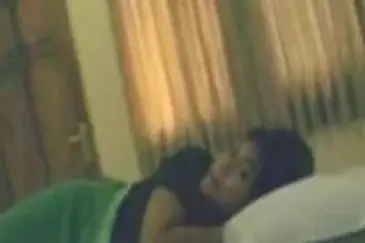 Momen Keintiman Sejoli Di Kamar Kosong