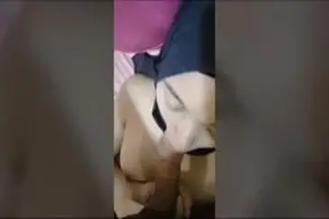 Ukhti Hijab Hitam Cantik Pasrah Servis Kasur